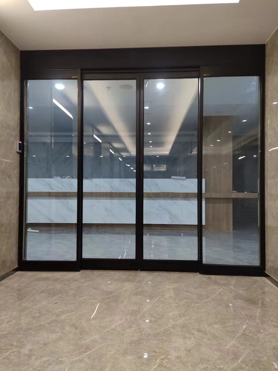 铜山区玻璃伸缩门