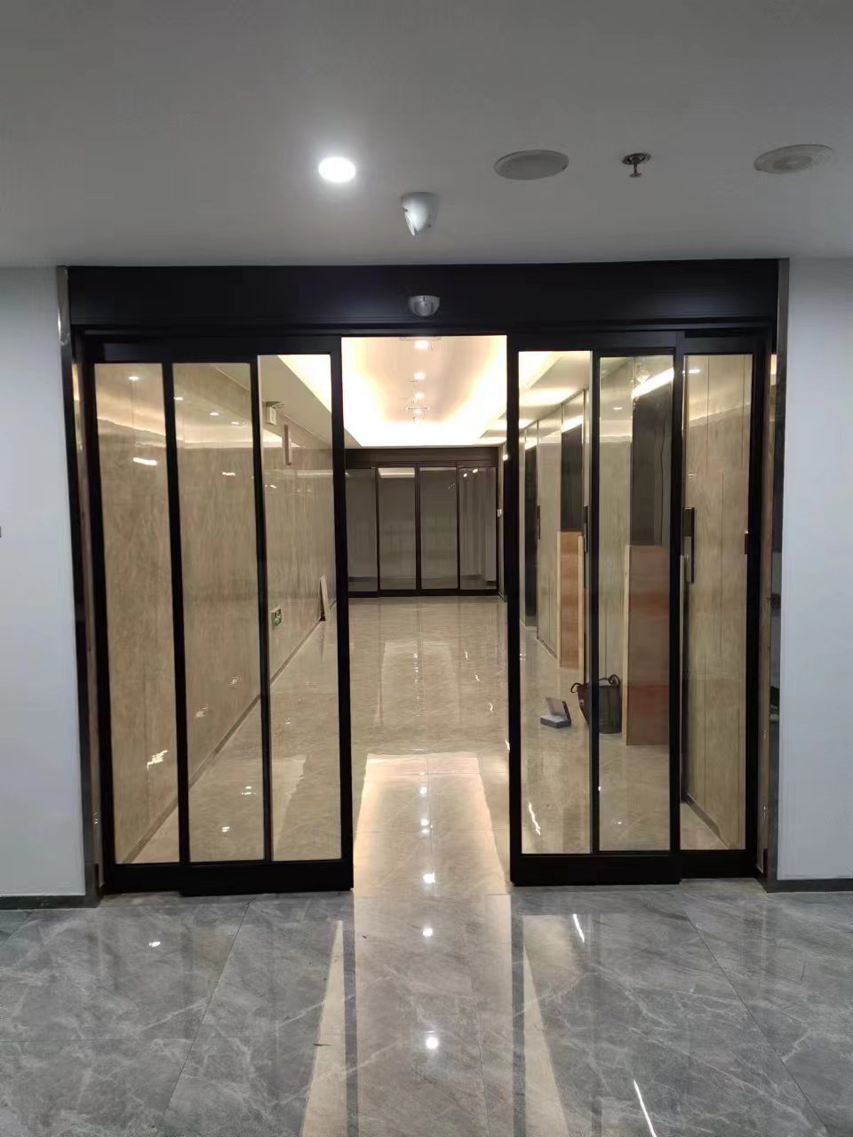 铜山区玻璃伸缩门